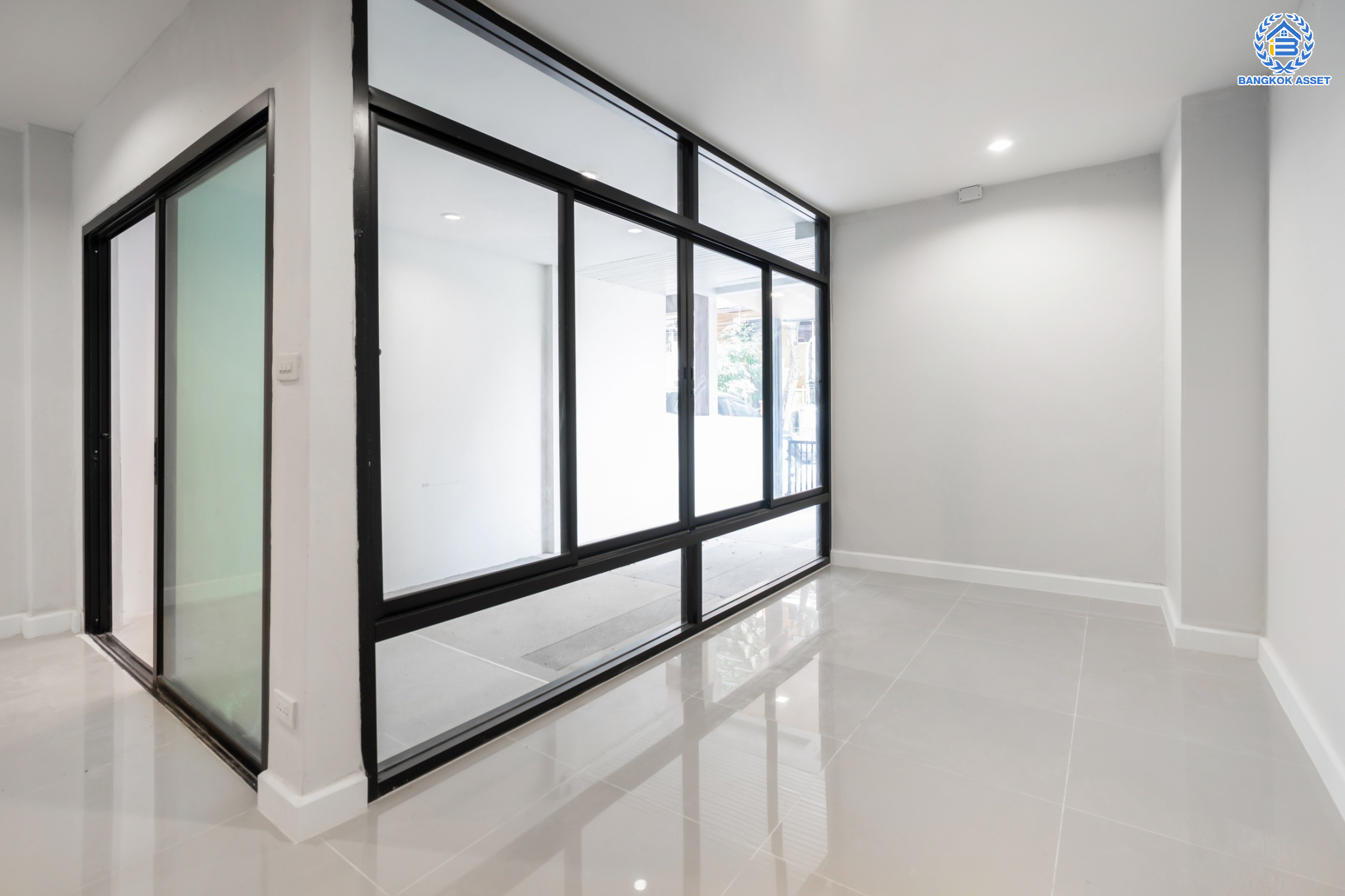 บ้านมือสองตกแต่งใหม่ ม.เน็พปาร์ควิลล่า เกษตร-นวมินทร์ ทาวน์โฮม 3 ชั้นหลังใหญ่ เนื้อที่ 30 ตร.ว. ฟังก์ชัน 3 ห้องนอน 4 ห้องน้ำ (ห้องนอนทุกห้องมีห้องน้ำในตัว) 1 ที่จอดรถ Living Roomก กว้างขวาง บนทำเลใจกลางเมือง! เชื่อมต่อทั้ง ถ.ประเสริฐมนูญกิจ, ถ.ลาดพร้าว, ถ.รามอินทรา ใกล้ The Walk เกษตรนวมินทร์, ทางด่วนรามอินทรา และรถไฟฟ้าสายสีน้ำตาล "สถานีโรงเรียนสตรีวิทยา2"...